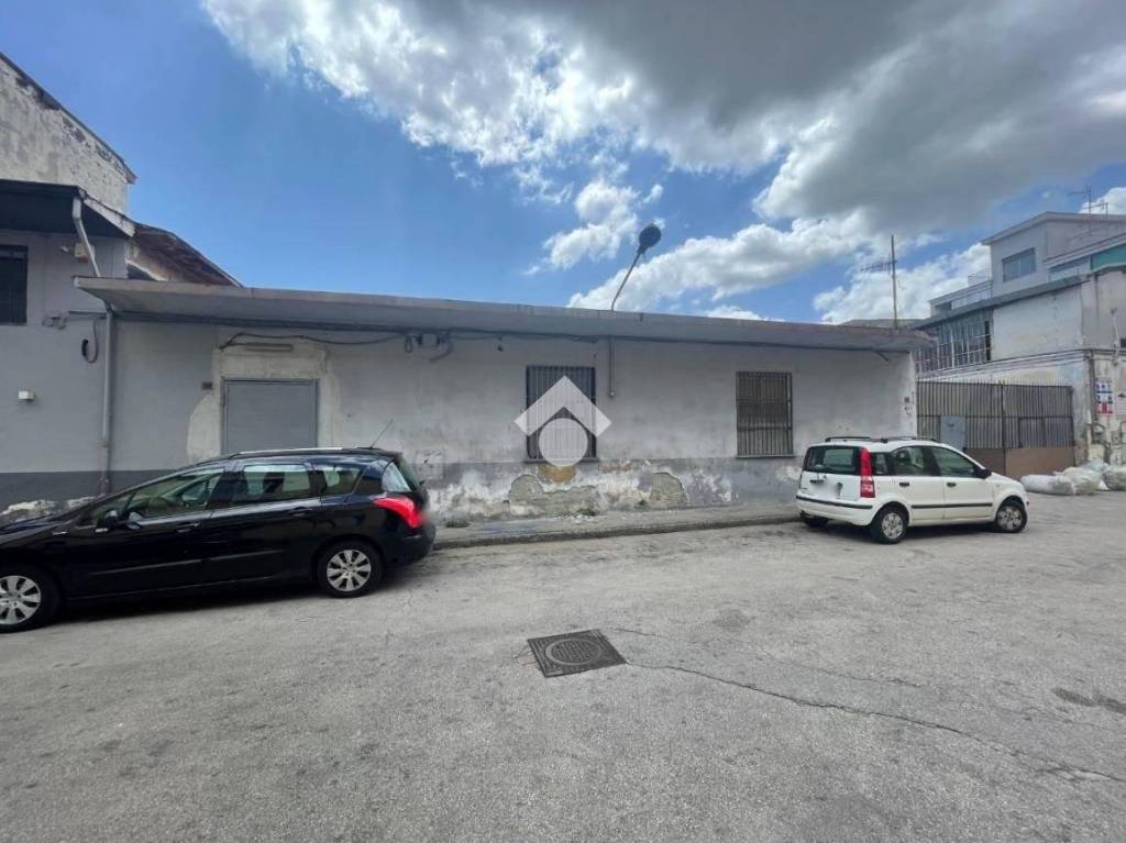 capannone in vendita ad Arzano