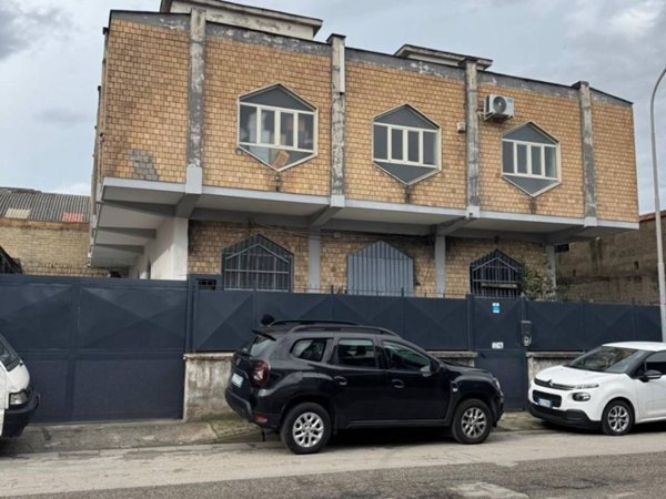 intera palazzina in vendita ad Arzano