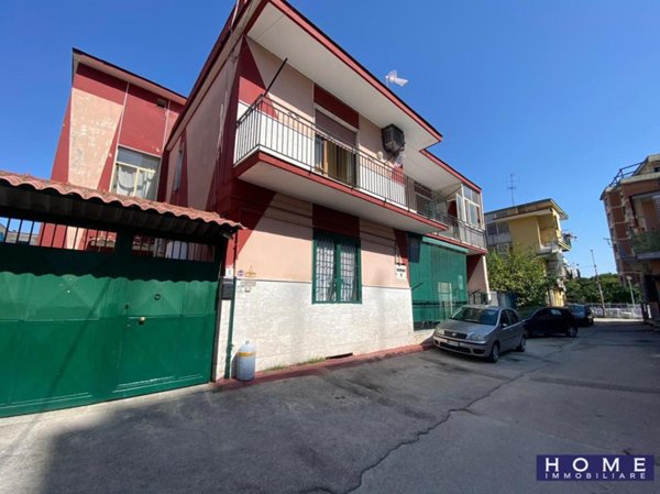 negozio in vendita ad Arzano