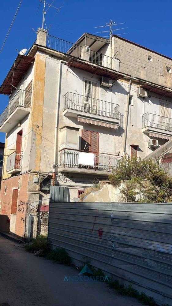 intera palazzina in vendita ad Arzano