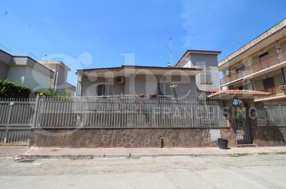casa indipendente in vendita ad Arzano