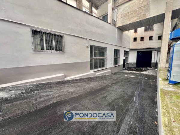 capannone in vendita ad Arzano