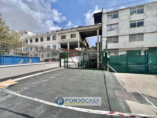 capannone in vendita ad Arzano