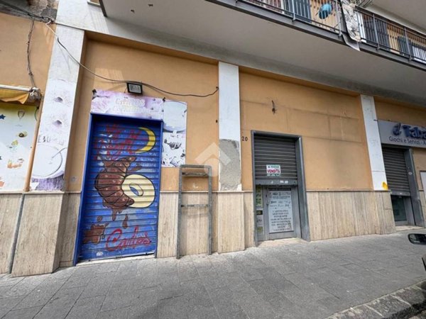 locale commerciale in vendita ad Arzano