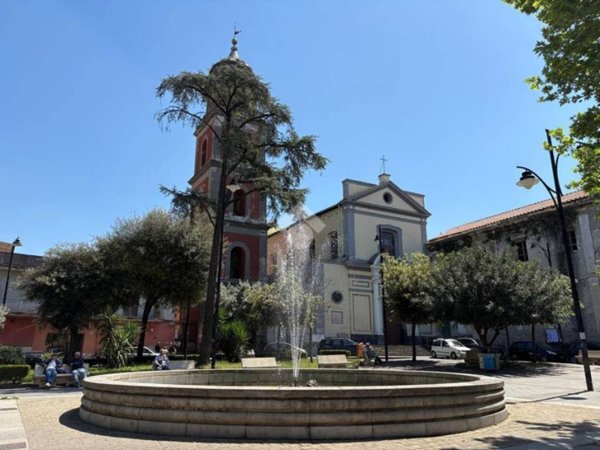 locale commerciale in vendita ad Arzano