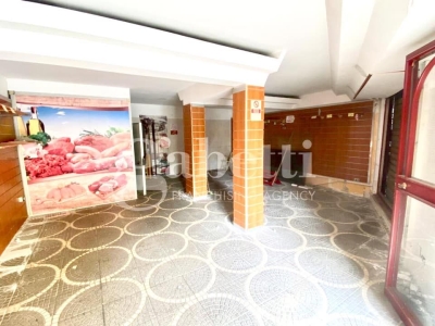 negozio in vendita ad Arzano