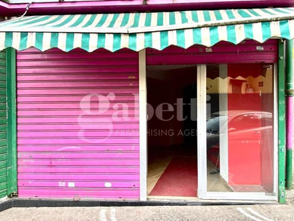 negozio in vendita ad Arzano