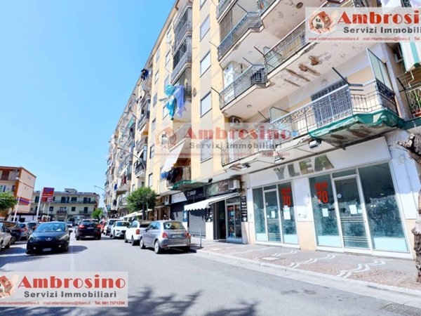 negozio in vendita ad Arzano
