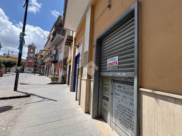 negozio in vendita ad Arzano