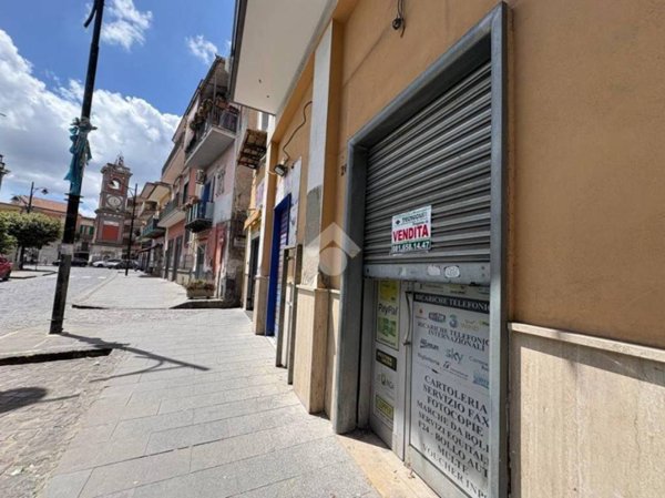 negozio in vendita ad Arzano