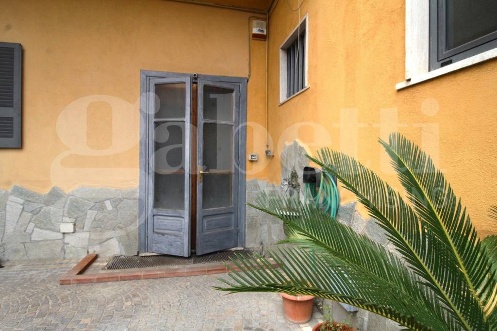 locale commerciale in vendita ad Arzano