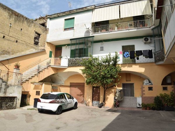 intera palazzina in vendita ad Arzano