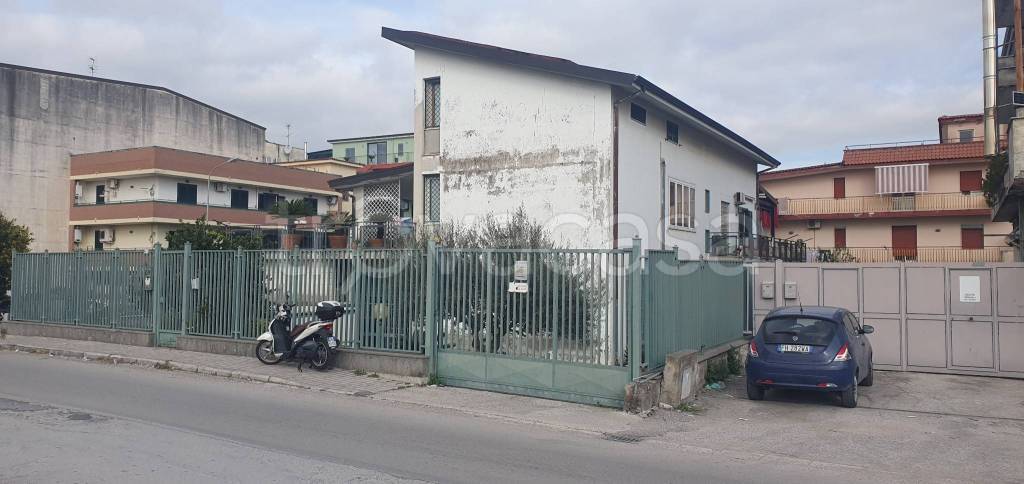 casa indipendente in vendita ad Arzano