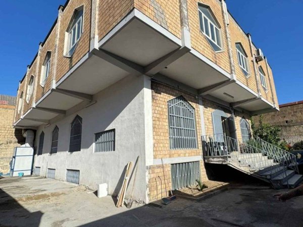 capannone in vendita ad Arzano
