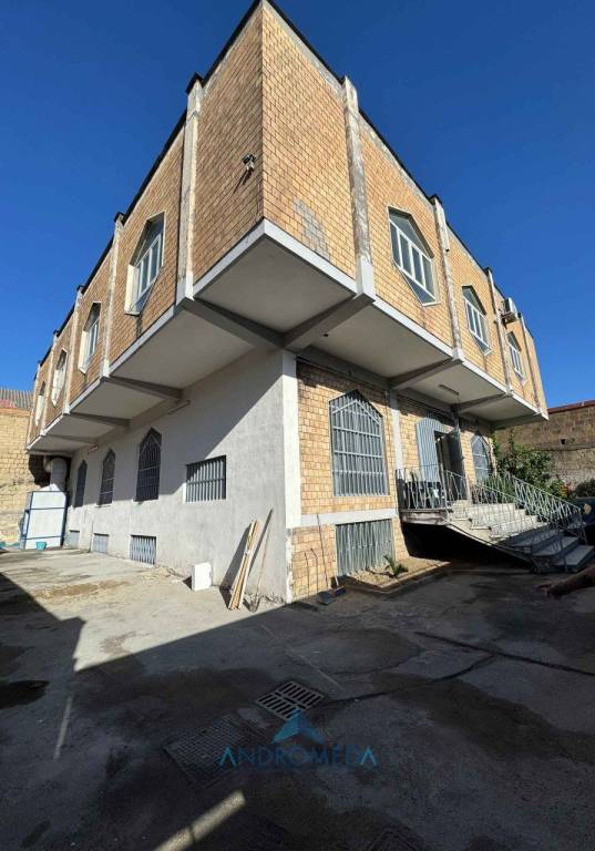 capannone in vendita ad Arzano