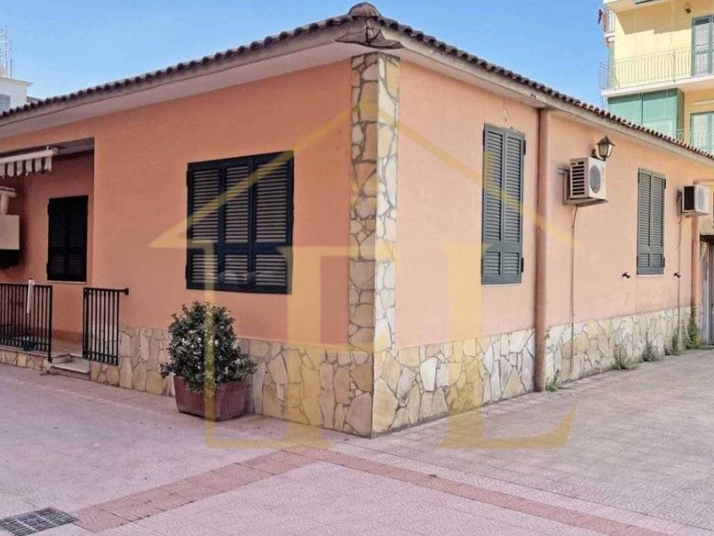 casa indipendente in vendita ad Arzano