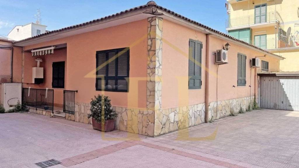 casa indipendente in vendita ad Arzano