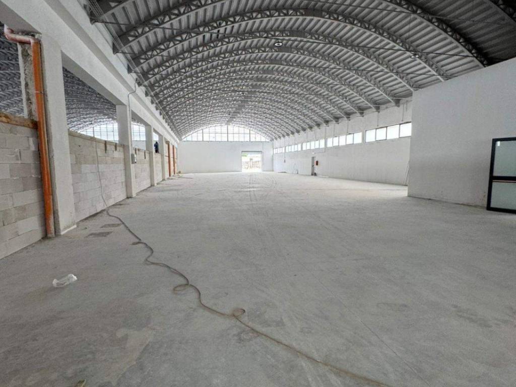 capannone in vendita ad Arzano