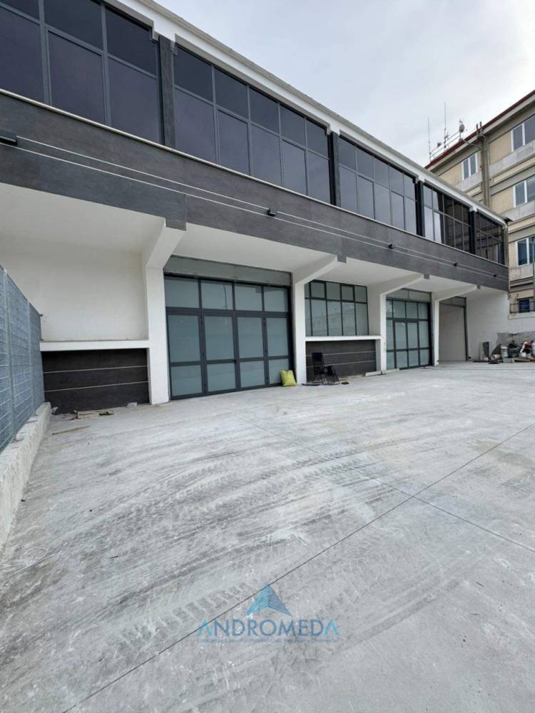 capannone in vendita ad Arzano