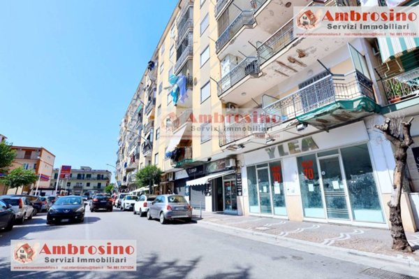 negozio in vendita ad Arzano