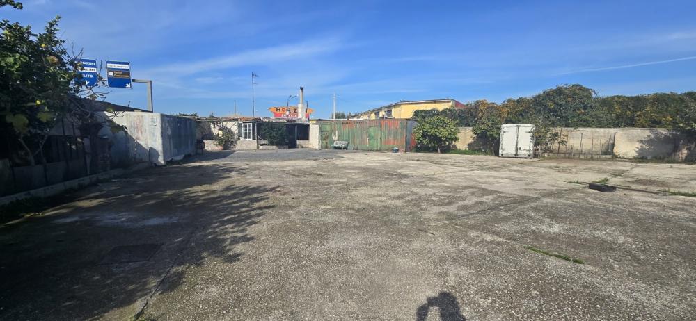 negozio in vendita ad Arzano