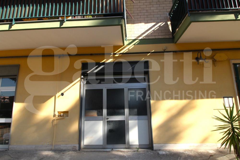 negozio in vendita ad Arzano