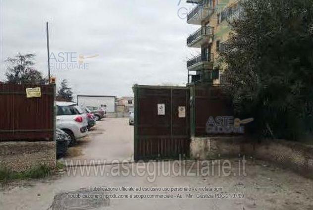 locale commerciale in vendita ad Arzano