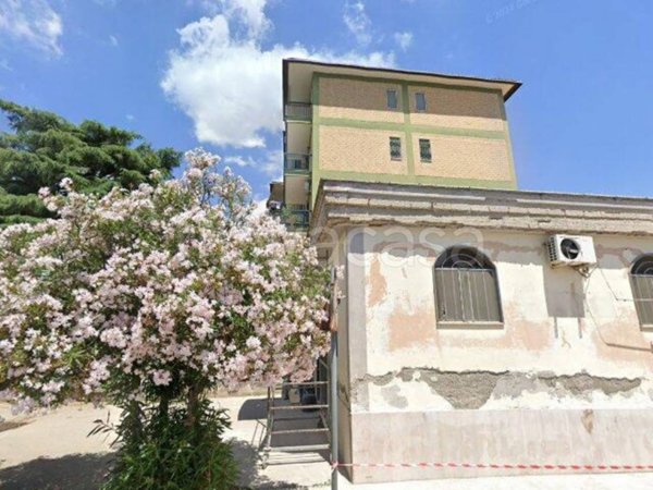 locale di sgombero in vendita ad Arzano