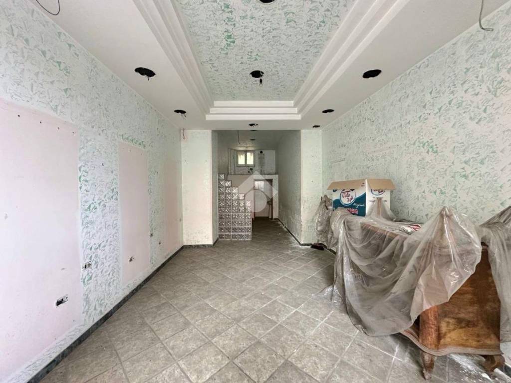 locale commerciale in vendita ad Arzano