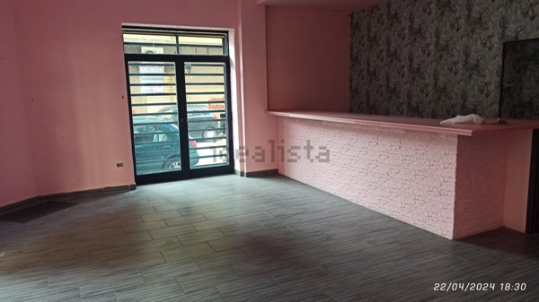 locale commerciale in vendita ad Arzano
