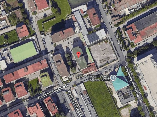 locale di sgombero in vendita ad Arzano