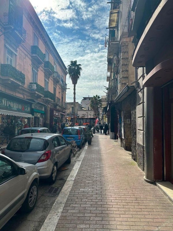 locale commerciale in vendita ad Arzano