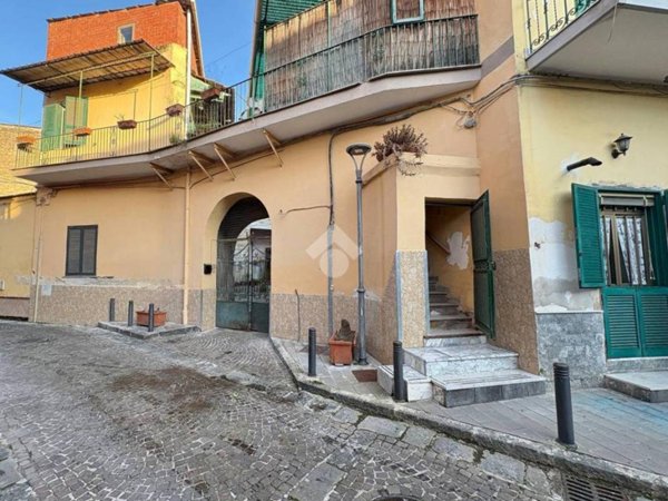 casa indipendente in vendita ad Arzano