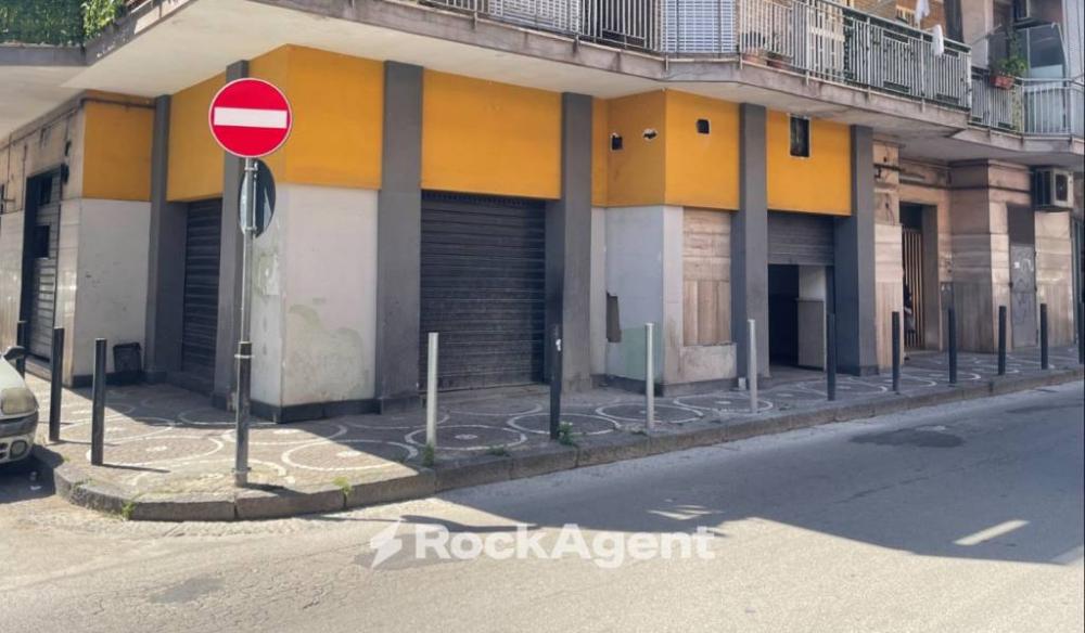 negozio in vendita ad Arzano