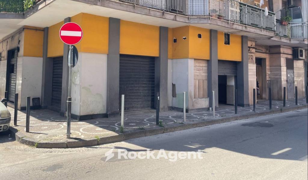 negozio in vendita ad Arzano
