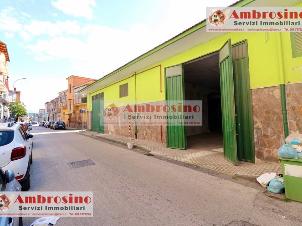 locale commerciale in vendita ad Arzano