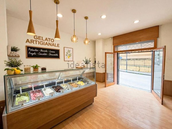 locale commerciale in vendita ad Arzano