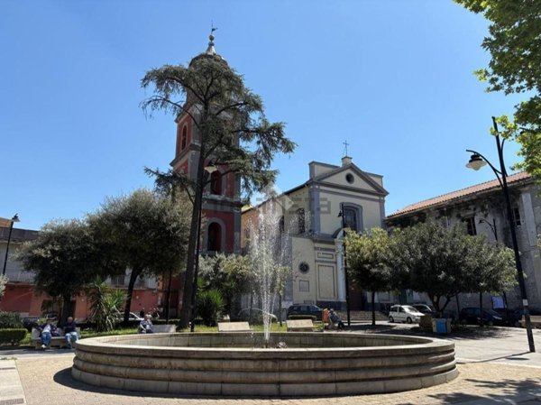 locale commerciale in vendita ad Arzano