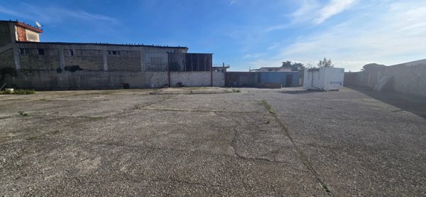 negozio in vendita ad Arzano