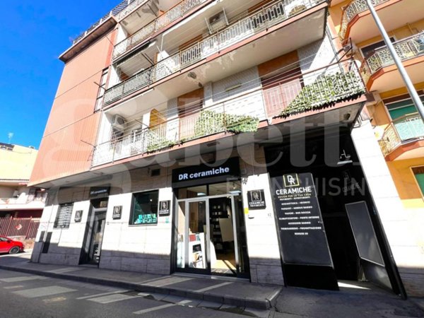 negozio in vendita ad Arzano