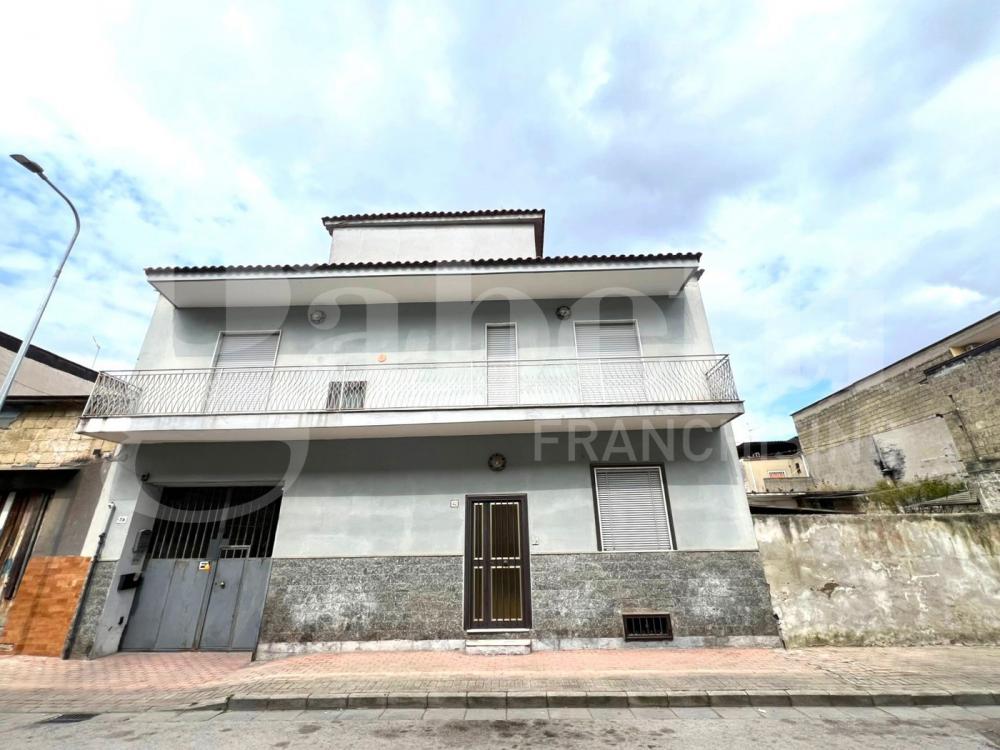 casa indipendente in vendita ad Arzano