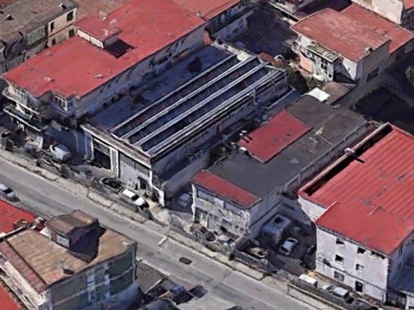 locale commerciale in vendita ad Arzano