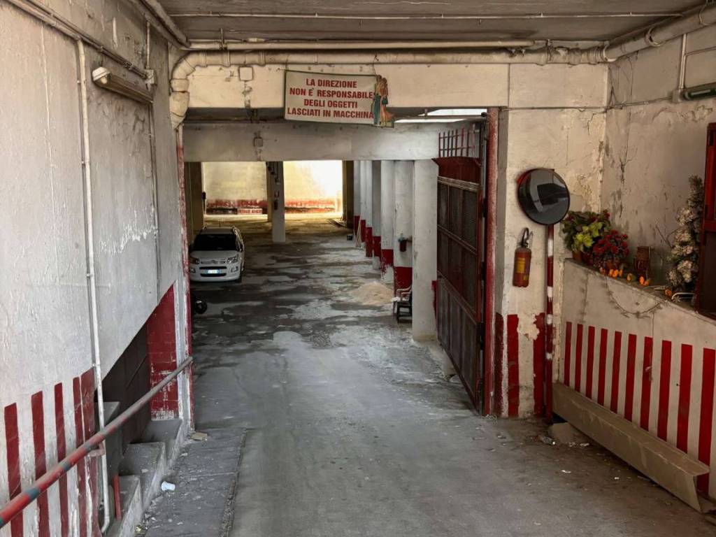 negozio in vendita ad Arzano