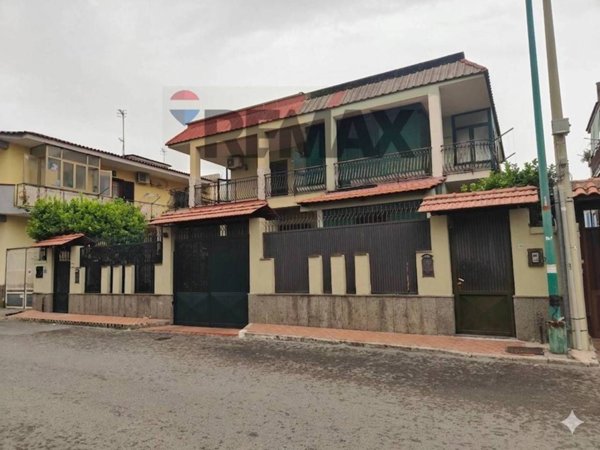 casa indipendente in vendita ad Arzano