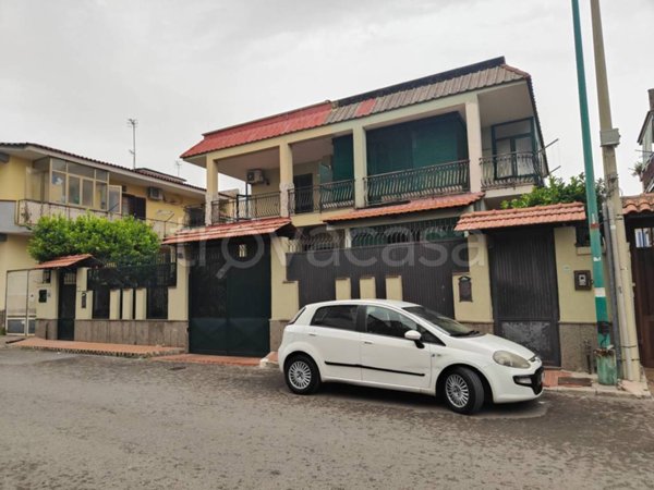 casa indipendente in vendita ad Arzano