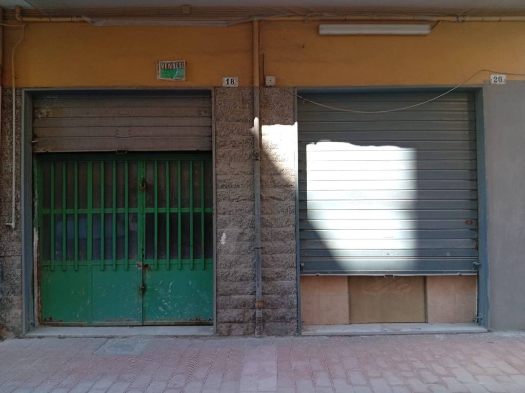 negozio in vendita ad Arzano