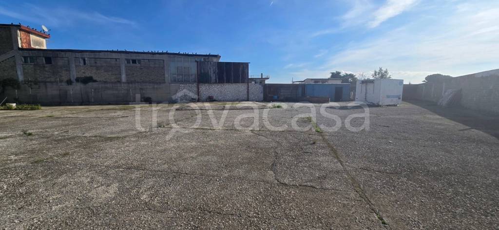 locale commerciale in vendita ad Arzano
