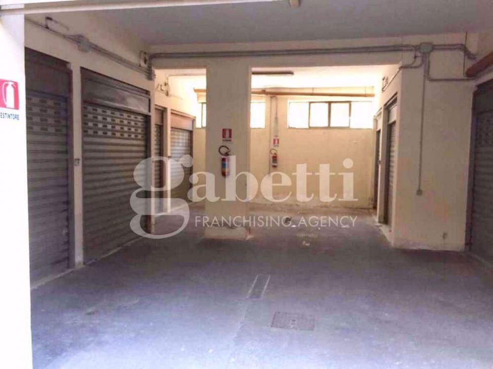 box auto in vendita ad Arzano