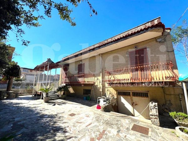 casa indipendente in vendita ad Arzano