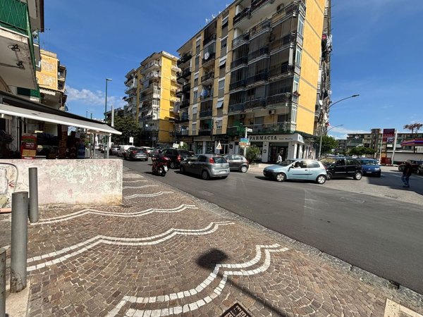 locale commerciale in vendita ad Arzano